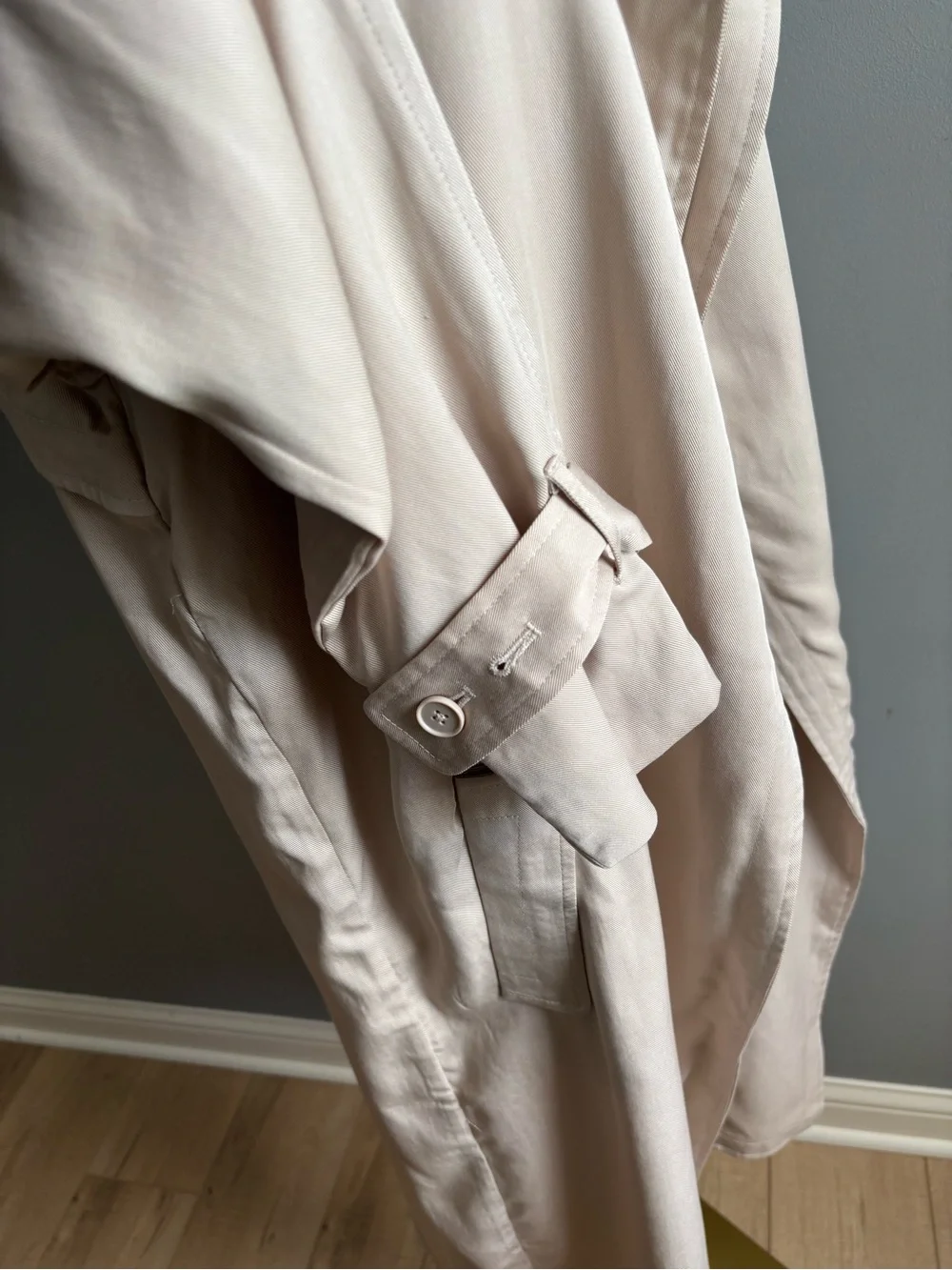 Elie Tahari Open Front Trench Coat With Clasp - Picture 6 of 9